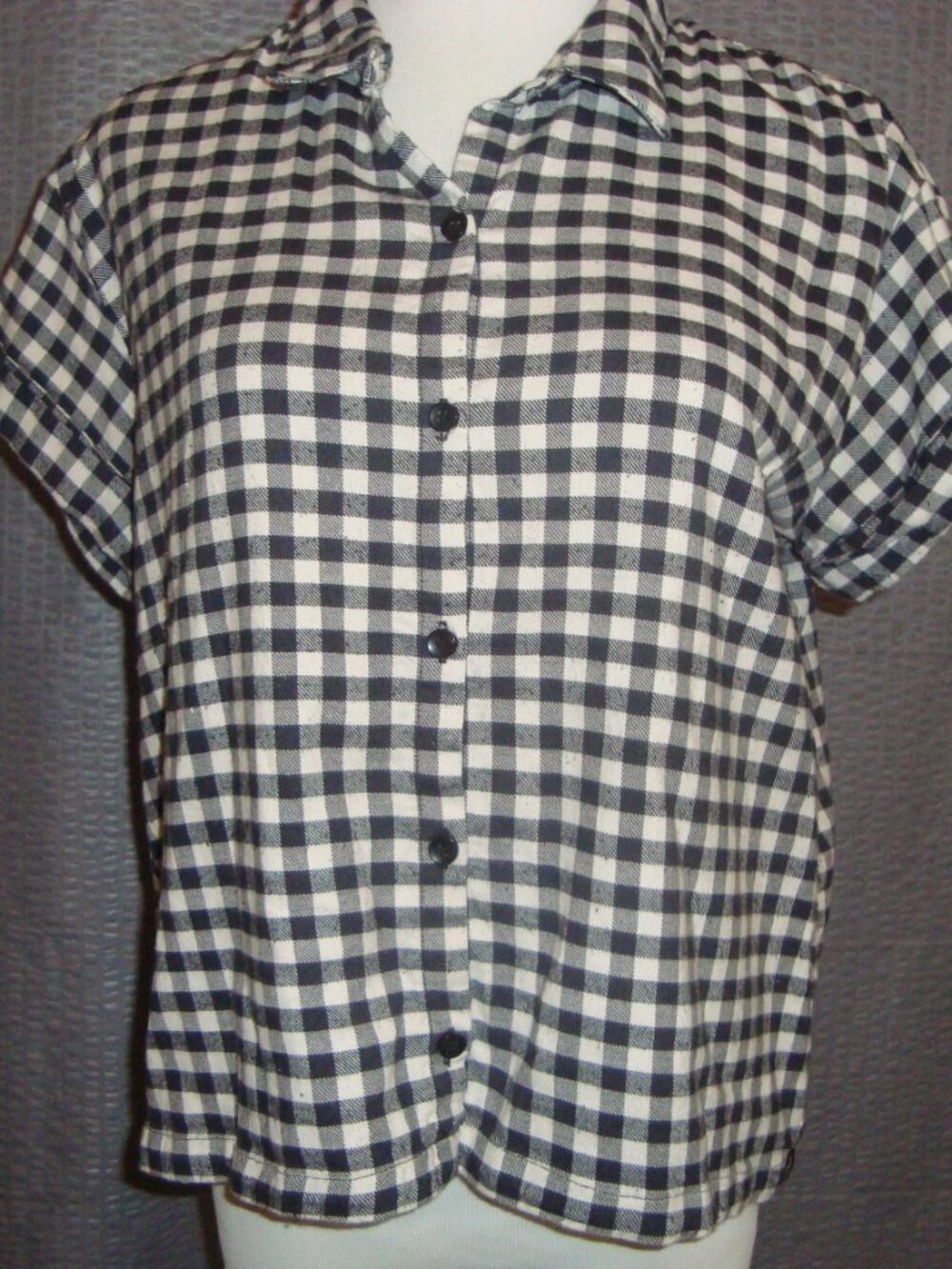 Volcom Black and White Plaid Flannel like Button-Down Short Sleeve Top sz S
